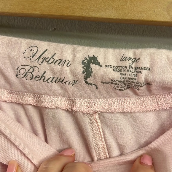 Urban behavior pink shorts - Picture 4 of 4
